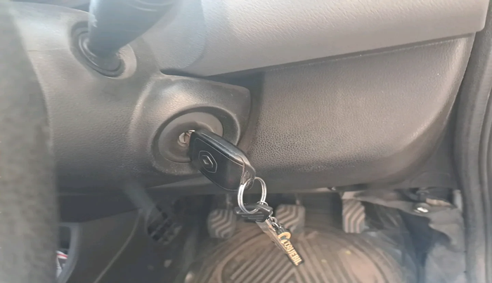 2017 Renault Kwid RXT 0.8, Petrol, Manual, 1,00,180 km, interior