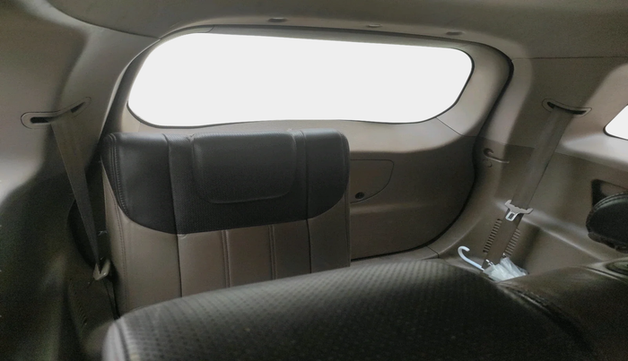 2013 Mahindra XUV500 W8, Diesel, Manual, 1,43,675 km, interior