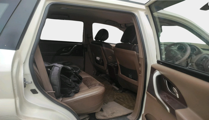 2013 Mahindra XUV500 W8, Diesel, Manual, 1,43,675 km, interior
