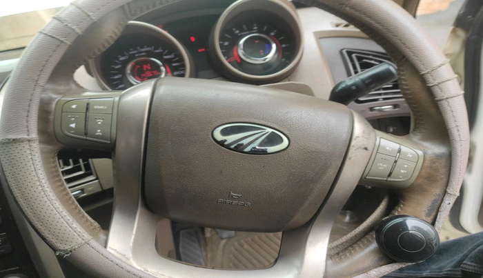 2013 Mahindra XUV500 W8, Diesel, Manual, 1,43,675 km, interior