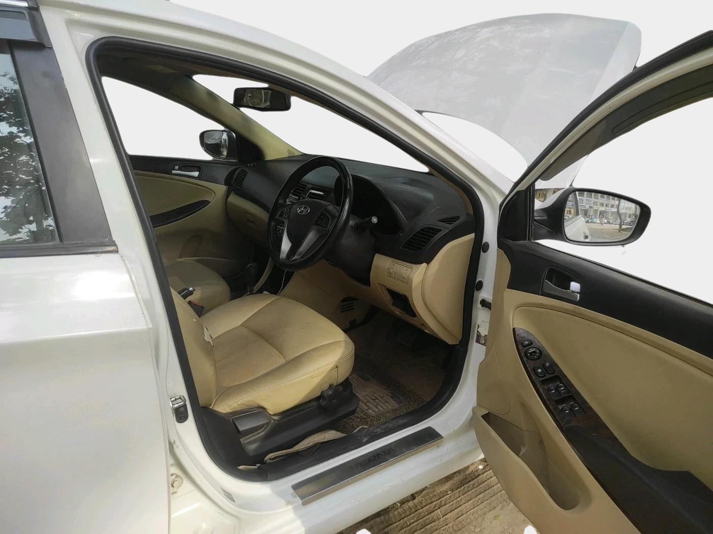 2015 Hyundai Verna FLUIDIC 1.6 VTVT S O AT, Petrol, Automatic, 87,605 km, interior