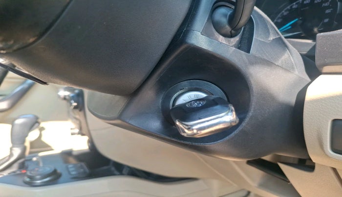 2017 Ford Endeavour TITANIUM 3.2 4X4 AT, Diesel, Automatic, 1,53,568 km, interior