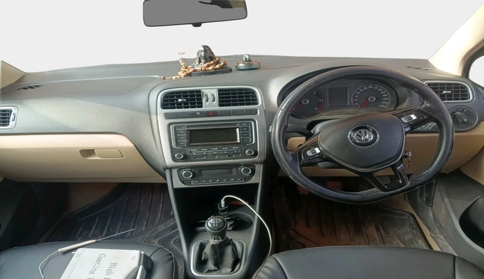 2015 Volkswagen Polo HIGHLINE1.5L, Diesel, Manual, 1,03,616 km, interior