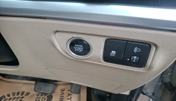 2022 KIA CARENS LUXURY PLUS 1.5 DIESEL AT 7 STR, Diesel, Automatic, 1,09,320 km, interior