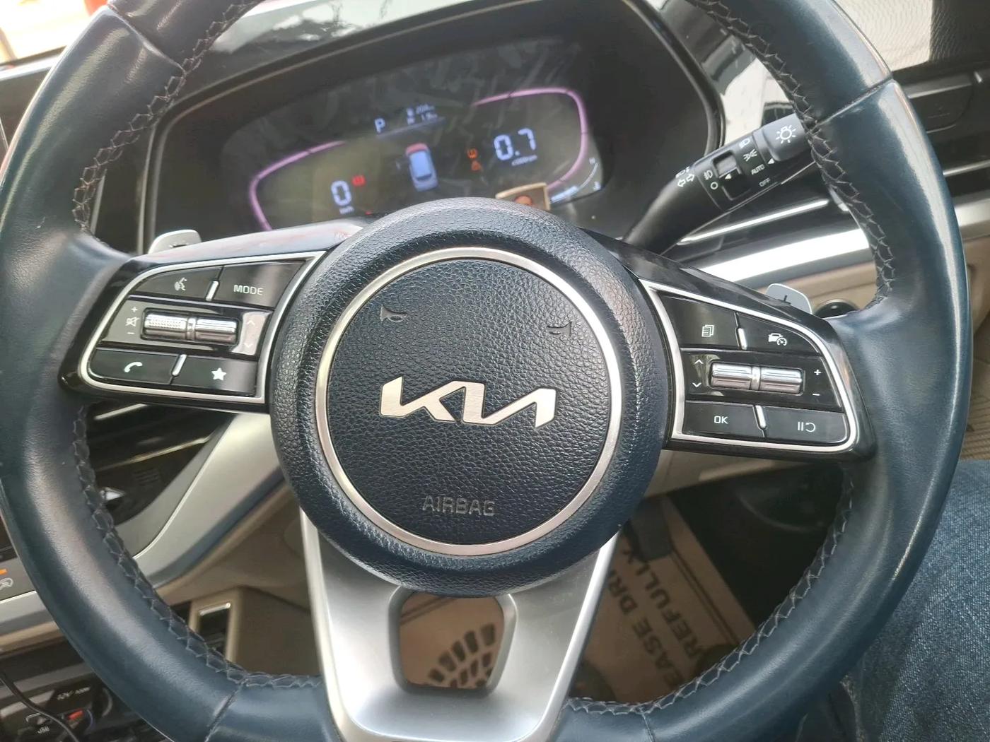 2022 KIA CARENS LUXURY PLUS 1.5 DIESEL AT 7 STR, Diesel, Automatic, 1,09,320 km, interior