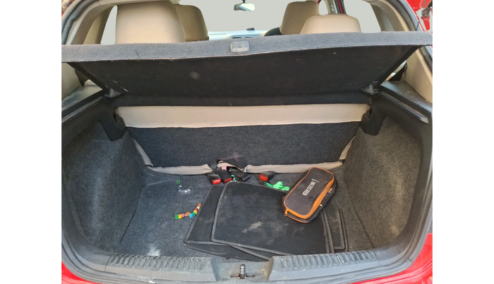 2013 Volkswagen Polo HIGHLINE1.2L, Petrol, Manual, 1,37,943 km, exterior