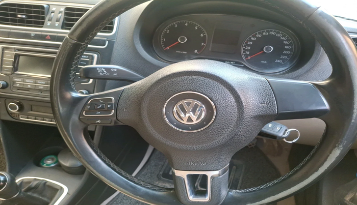 2013 Volkswagen Polo HIGHLINE1.2L, Petrol, Manual, 1,37,943 km, interior