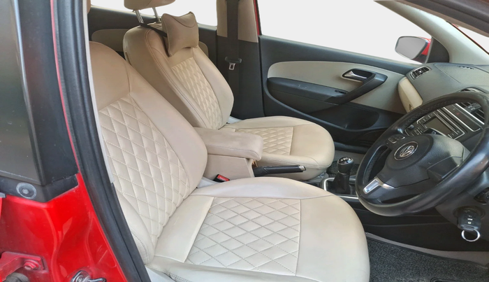 2013 Volkswagen Polo HIGHLINE1.2L, Petrol, Manual, 1,37,943 km, interior