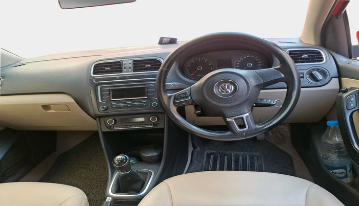 2013 Volkswagen Polo HIGHLINE1.2L, Petrol, Manual, 1,37,943 km, interior