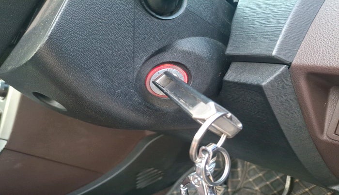 2014 Mahindra XUV500 W8, Diesel, Manual, 1,96,335 km, interior