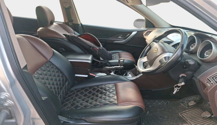 2014 Mahindra XUV500 W8, Diesel, Manual, 1,96,335 km, interior