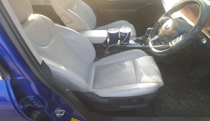 2021 Mahindra XUV700 AX 7 LUXURY D AT 7 STR, Diesel, Automatic, 52,773 km, interior