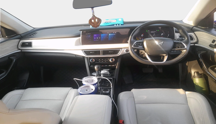 2021 Mahindra XUV700 AX 7 LUXURY D AT 7 STR, Diesel, Automatic, 52,773 km, interior