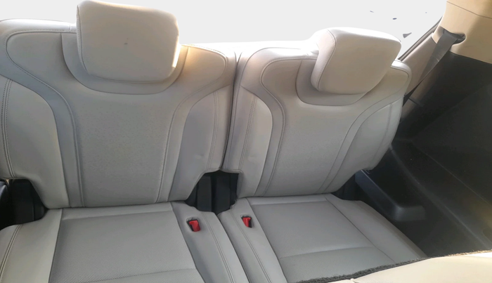 2021 Mahindra XUV700 AX 7 LUXURY D AT 7 STR, Diesel, Automatic, 52,773 km, interior