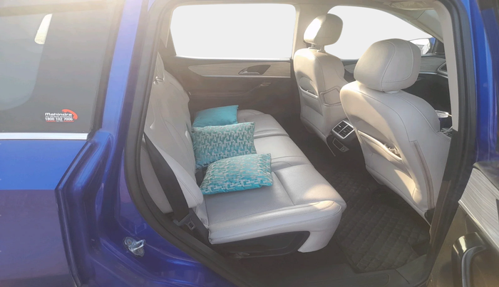 2021 Mahindra XUV700 AX 7 LUXURY D AT 7 STR, Diesel, Automatic, 52,773 km, interior