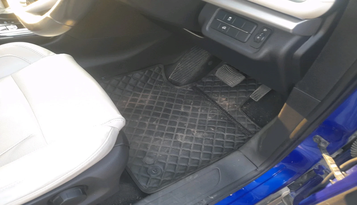 2021 Mahindra XUV700 AX 7 LUXURY D AT 7 STR, Diesel, Automatic, 52,773 km, interior