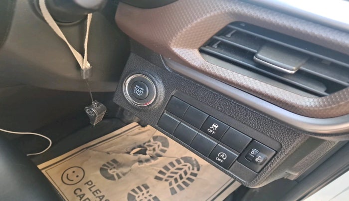 2024 Maruti BREZZA ZXI SMART HYBRID , Petrol, Manual, 31,566 km, interior