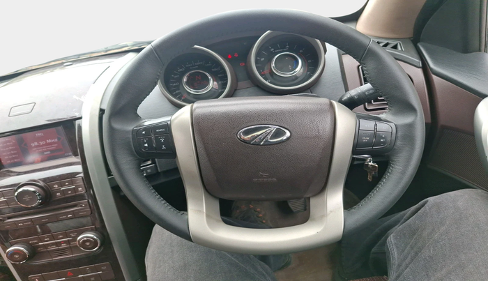 2014 Mahindra XUV500 W8, Diesel, Manual, 1,07,148 km, interior