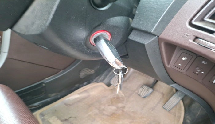 2014 Mahindra XUV500 W8, Diesel, Manual, 1,07,148 km, interior