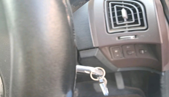 2012 Mahindra XUV500 W8, Diesel, Manual, 1,04,447 km, interior