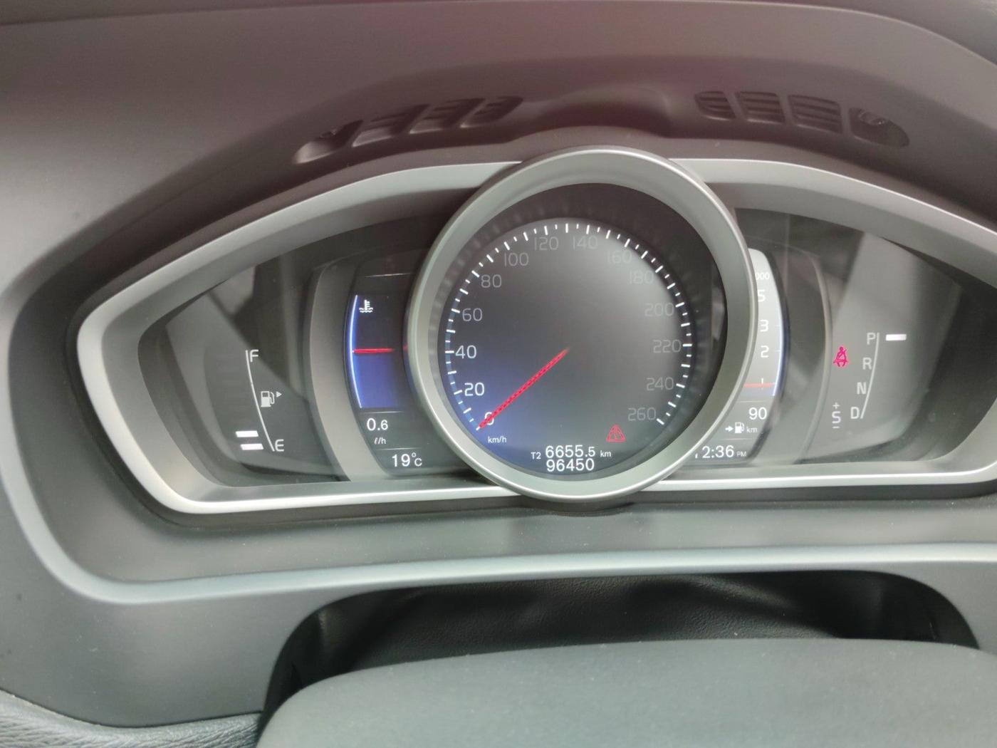 2016 Volvo V 40 D3 R design, Diesel, Automatic, 96,450 km, interior