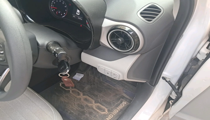 2023 Hyundai GRAND I10 NIOS SPORTZ AMT 1.2 KAPPA VTVT, Petrol, Automatic, 10,323 km, interior