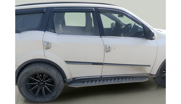 2018 Mahindra XUV500 W9, Diesel, Manual, 1,38,547 km, exterior