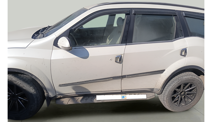 2018 Mahindra XUV500 W9, Diesel, Manual, 1,38,547 km, exterior