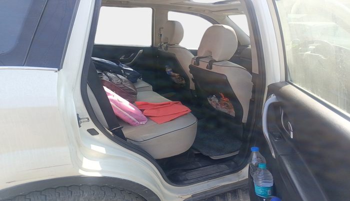 2018 Mahindra XUV500 W9, Diesel, Manual, 1,38,547 km, interior