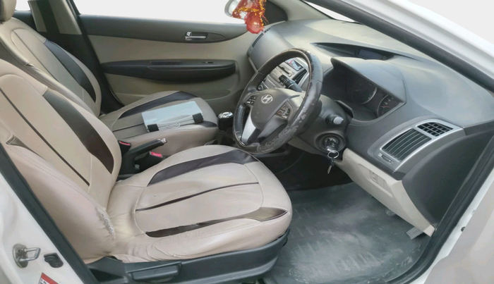 2013 Hyundai i20 SPORTZ 1.4 CRDI, Diesel, Manual, 1,55,384 km, interior