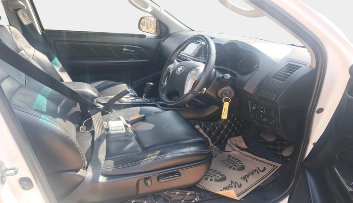 2015 Toyota Fortuner 3.0 4X4 AT, Diesel, Automatic, 1,59,602 km, interior