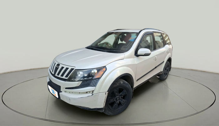 2015 Mahindra XUV500 W8, Diesel, Manual, 1,04,973 km, exterior