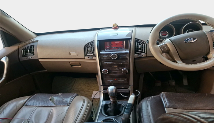 2015 Mahindra XUV500 W8, Diesel, Manual, 1,04,973 km, interior