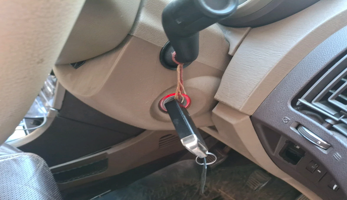 2015 Mahindra XUV500 W8, Diesel, Manual, 1,04,973 km, interior