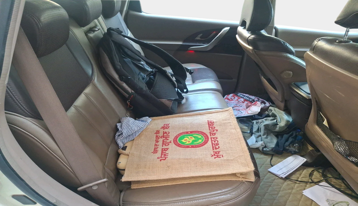 2015 Mahindra XUV500 W8, Diesel, Manual, 1,04,973 km, interior