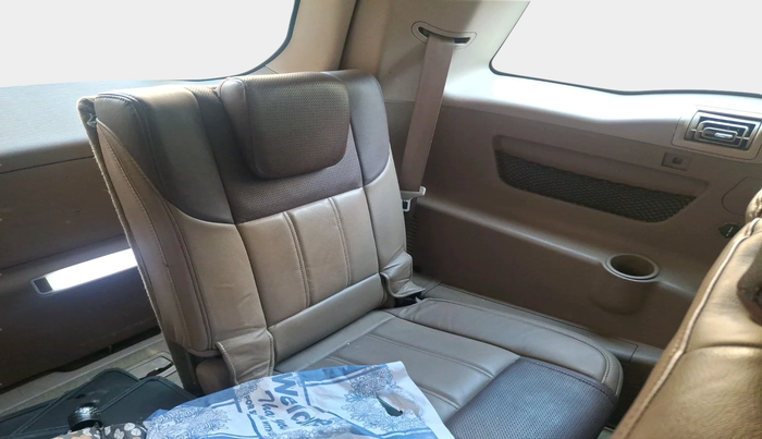 2015 Mahindra XUV500 W8, Diesel, Manual, 1,04,973 km, interior