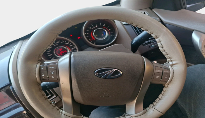 2015 Mahindra XUV500 W8, Diesel, Manual, 1,04,973 km, interior