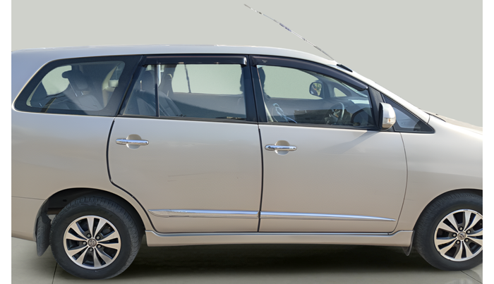 2015 Toyota Innova 2.5 VX 7 STR, Diesel, Manual, 1,81,882 km, exterior