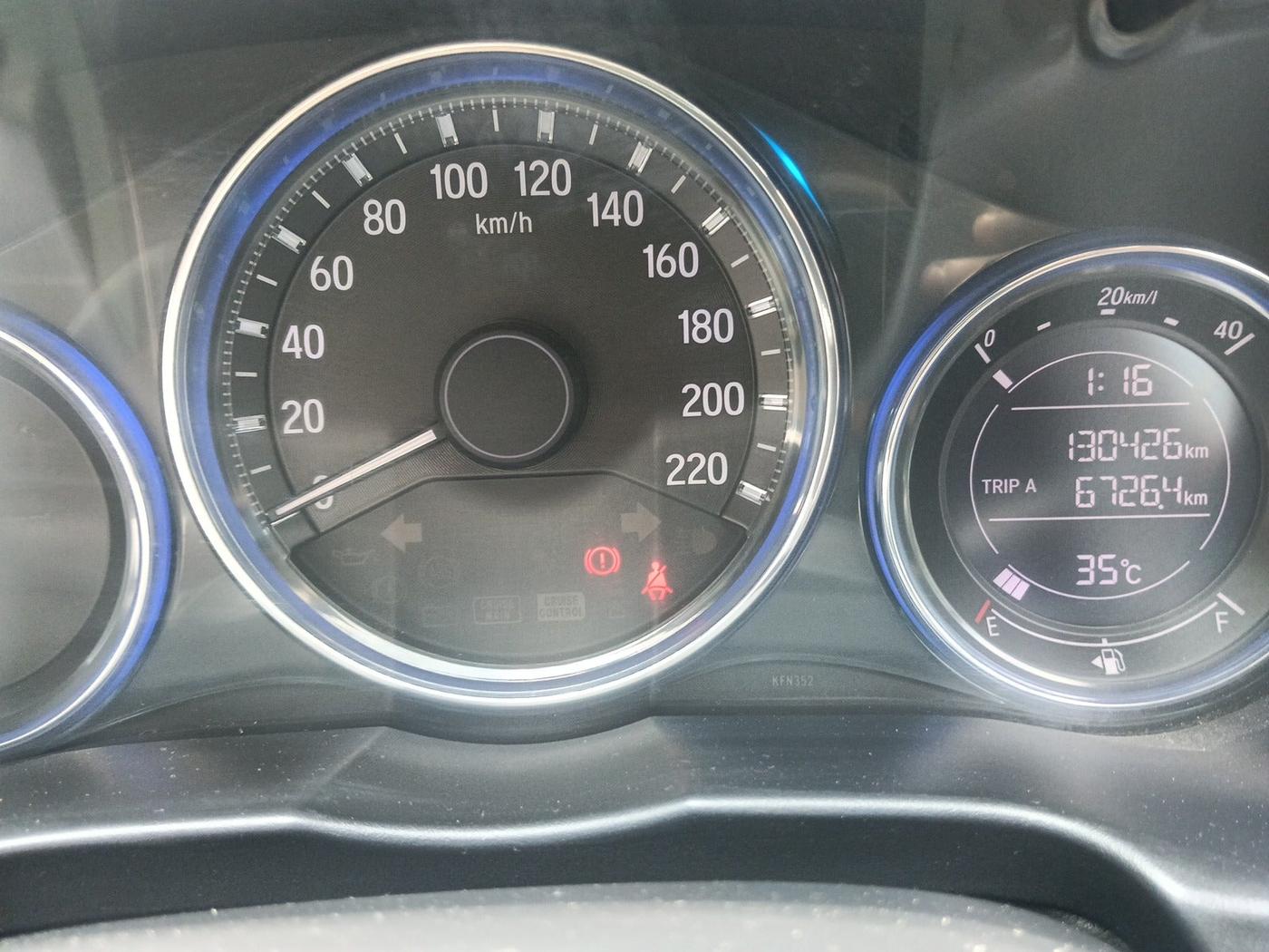 2015 Honda City 1.5L I-DTEC V, Diesel, Manual, 1,30,426 km, interior