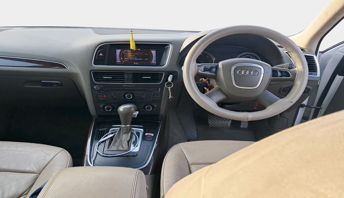 2011 Audi Q5 2.0 TDI QUATTRO, Diesel, Automatic, 1,60,631 km, interior