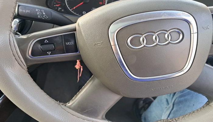 2011 Audi Q5 2.0 TDI QUATTRO, Diesel, Automatic, 1,60,631 km, interior