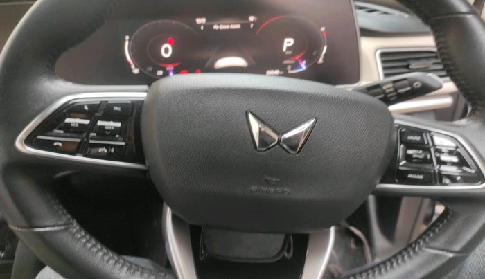 2023 Mahindra XUV700 AX 7 LUXURY P AT 7 STR, Petrol, Automatic, 22,649 km, interior