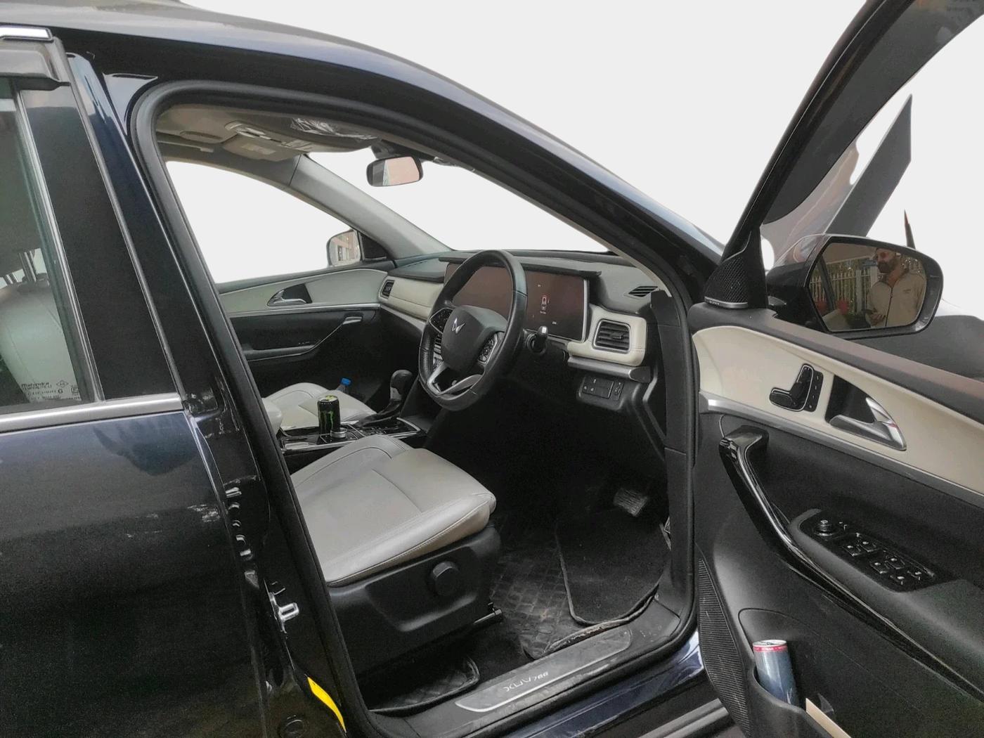 2023 Mahindra XUV700 AX 7 LUXURY P AT 7 STR, Petrol, Automatic, 22,649 km, interior