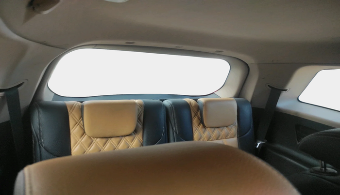 2015 Mahindra XUV500 W6, Diesel, Manual, 1,17,054 km, interior