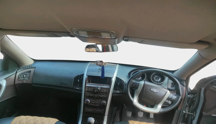 2015 Mahindra XUV500 W6, Diesel, Manual, 1,17,054 km, interior