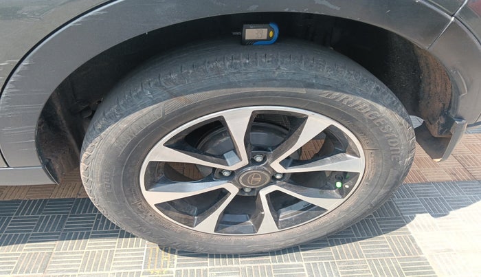 2020 Tata NEXON XZA PLUS SUNROOF PETROL, Petrol, Automatic, 52,023 km, tyre