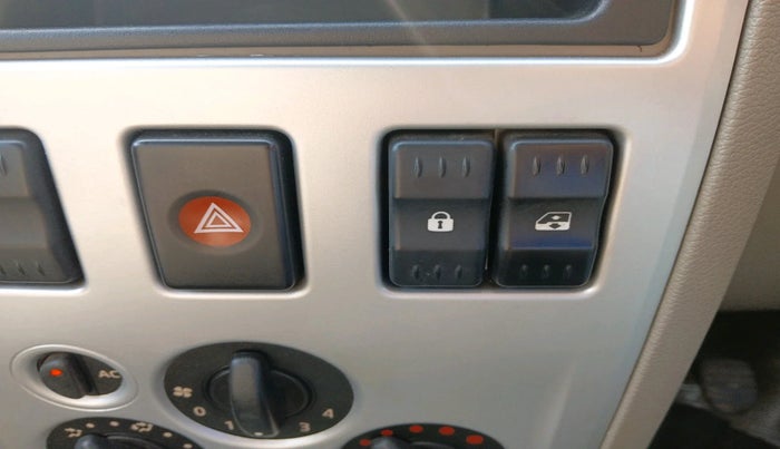 2011 Mahindra Verito 1.4 G2, Petrol, Manual, 40,290 km, interior