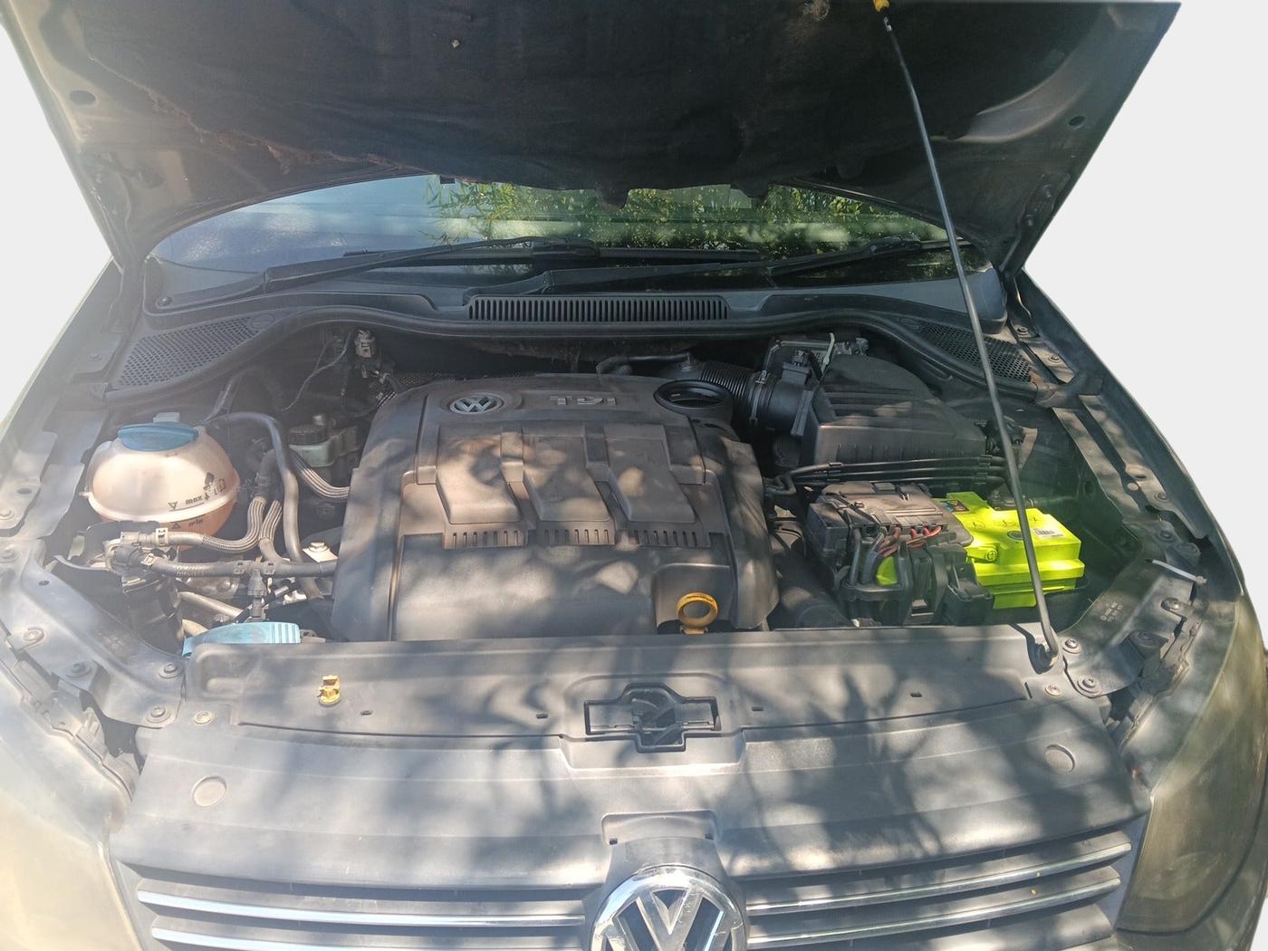 2014 Volkswagen Polo HIGHLINE1.2L DIESEL, Diesel, Manual, 1,98,628 km, exterior