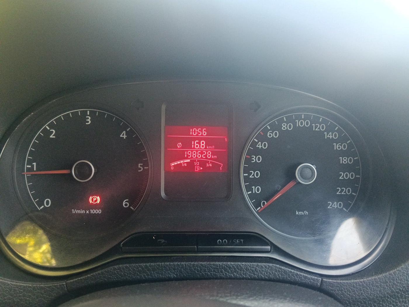 2014 Volkswagen Polo HIGHLINE1.2L DIESEL, Diesel, Manual, 1,98,628 km, interior