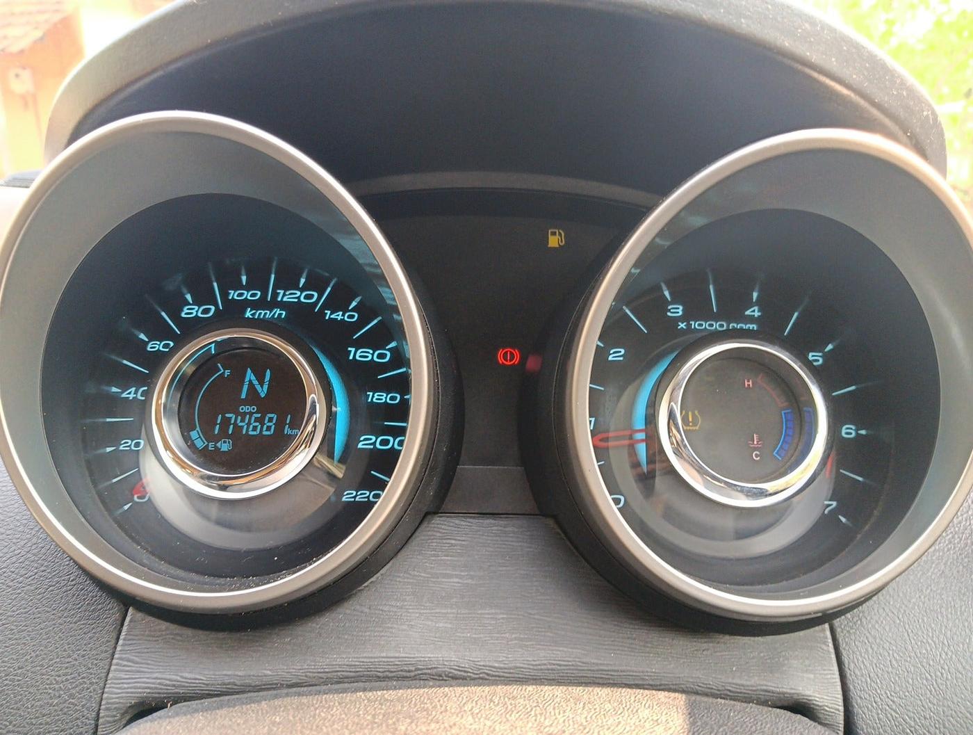 2018 Mahindra XUV500 W11(O), Diesel, Manual, 1,74,681 km, interior